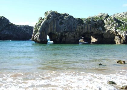 Playa Cuevas de Mar Llanes